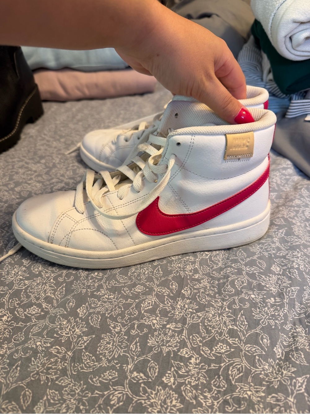 Nike Women White High-Top Sneakers with Magenta Pink Swoosh